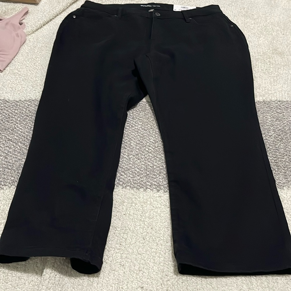 NWT- Style & Co - 14P. Curvy Capri - Picture 2 of 7